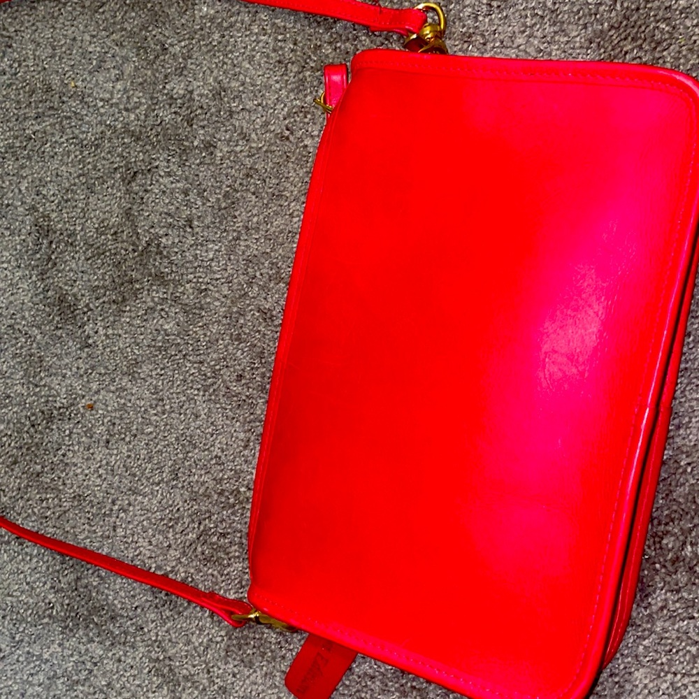 Red Cross Body - Picture 3 of 3
